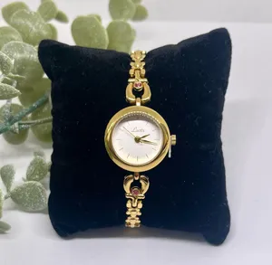 Vintage style gold tone flower detail band thumbnail 2