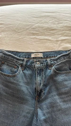 Abercrombie High-Rise Wide-Leg Jeans thumbnail 2