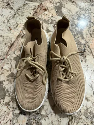 Women’s Tan & White Lightweight Knit 39 EUR 8.5 Shoes Sneakers W/ Stretch Heel thumbnail 2