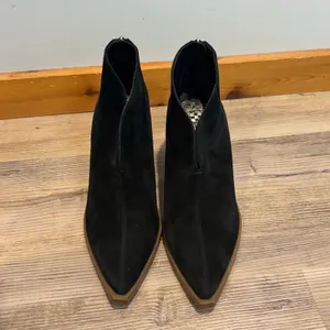 Vince Camuto Black Suede Ginsel Boots - size 8.5 thumbnail 2