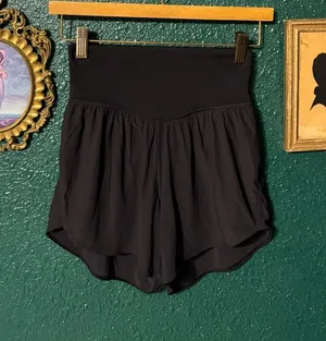 Lululemon Nulu and Mesh High-Rise Yoga Short 3.5" Sz 2 Black thumbnail 1