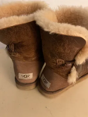 UGG women brown leather distressed Bailey button short classic boots US 7 thumbnail 9