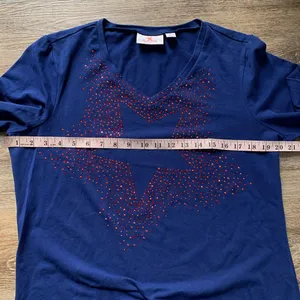 Quacker Factory Blue Top with Red Star Design M thumbnail 4