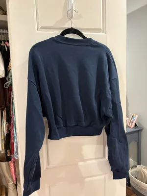 Alo Cropped Accolade Crewneck Navy thumbnail 3