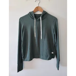 VUORI Halo Essential DreamKnit Green Pullover Cropped Hoodie Womens Small thumbnail 3