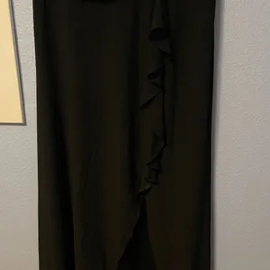 R&M Richards Black V-Neck Rhinestone Embellished Chiffon Evening Dress thumbnail 3