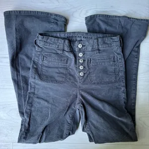 American Eagle High Rise Corduroy Black Flare Jeans Button Fly Size 4 thumbnail 3
