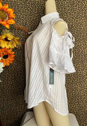 Doe & Rae ✅3/$30✅NWT White Button Down Cold Shoulder Short Sleeve Blouse | MED thumbnail 4