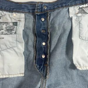 Levi’s Premium Medium Wash Cut Off Raw Hem Women’s Denim Jean Shorts Size W32 thumbnail 3