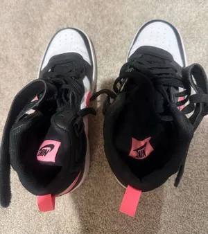 Nike youth size 6 thumbnail 1