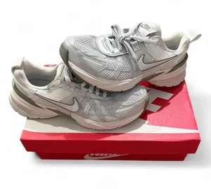 Nike Women’s V2K Run Shoes Running 7.5 thumbnail 1