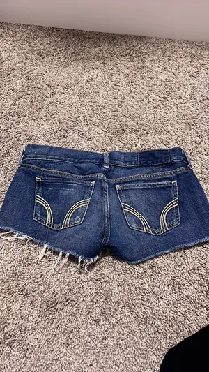 Hollister Low-Rise Shorts Denim Dark Wash size 24 thumbnail 2