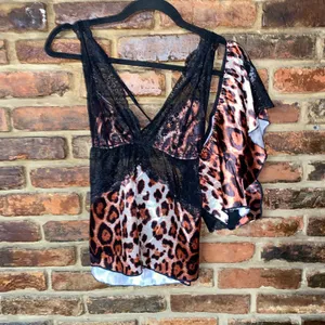 NWT Frederick's of Hollywood Leopard Satin Lace Cami Boyshort Panty Size Medium thumbnail 2