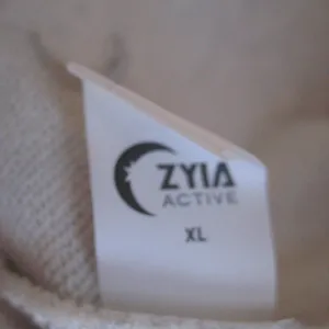 NWOT Zyia Gray Pullover Sweatshirt thumbnail 8