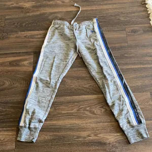 PINK - Victoria's Secret gray Sweats thumbnail 1