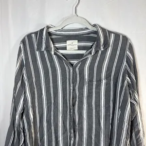 American Eagle Oversized Fit Grey And White Striped Button Shirt Women’s Medium thumbnail 2