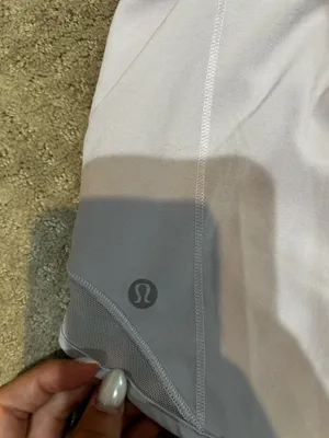 Lululemon Shorts Hotty Hot 2.5" High-Rise thumbnail 3
