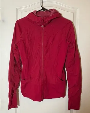 Lululemon In Flux Reversible Hooded Jacket Cranberry Red 8. Preloved excellen5 thumbnail 1