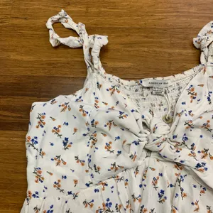 American Eagle Floral Ruffle Strap Cami Top‎ Womens XL Ivory Smocked Tie Front thumbnail 2