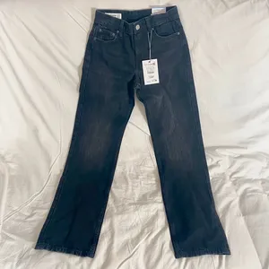 NWT black Pull & Bear Mid Waist Straight Leg Jeans Size 0 thumbnail 4