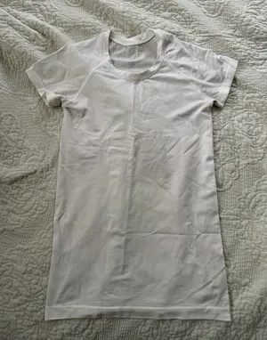 Lululemon swiftly tech short sleeve size 6 thumbnail 1