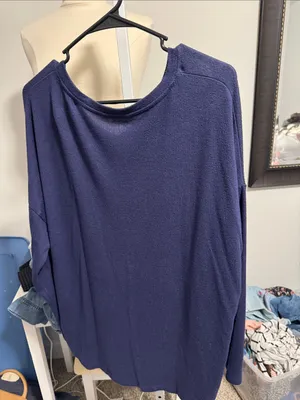 Classic Navy V-Neck Women's Sweater thumbnail 2