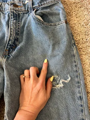 Levi's High-Rise Distressed Light Blue Women's Jeans thumbnail 3