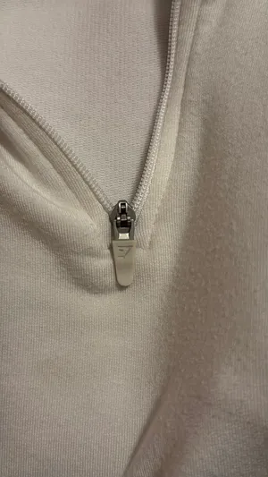 Gymshark cropped White sweater thumbnail 3