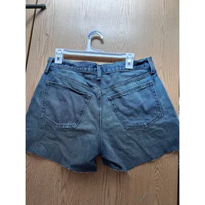 Universal Threads New Womens 90's Baggy Jean Shorts 4” Inseam Mid Rise Size 8 thumbnail 4