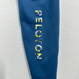 Peloton Women's Size Medium 7/8 Leggings Running Spinning Cycling Blue Logo‎ thumbnail 7