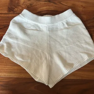 Beginning Boutique Cream Sweater Short Set thumbnail 8