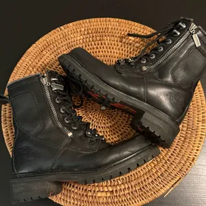 Milwaukee brand Black Lace-Up Combat Boots‎ thumbnail 6