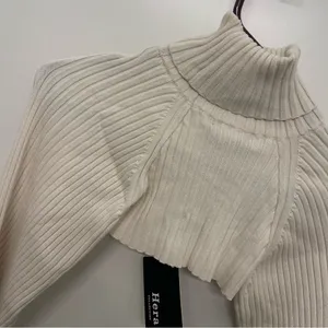 Hera Collection NWT Cream Turtleneck Sweater thumbnail 7
