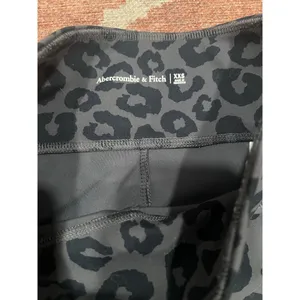 Abercrombie & Fitch XXS Cheetah print High Waisted Leggings Gray Black thumbnail 3