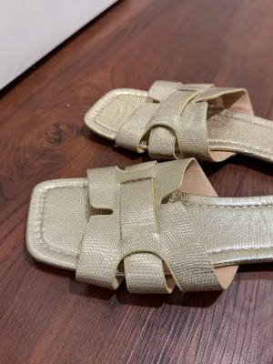 Gold flats sandals Size 7 thumbnail 4