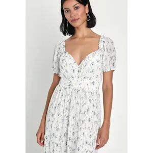 NWT Lulus Womens Size Small Life White Floral Print Puff Sleeve Midi Dress NEW thumbnail 2