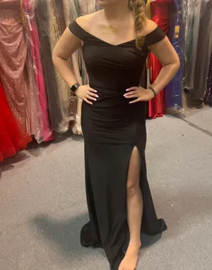 Black Off The Shoulder Prom Dress thumbnail 3