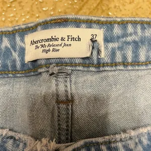 Abercrombie & Fitch Size 24 (37 in waist) The 90's Relaxed High Rise Jeans thumbnail 9