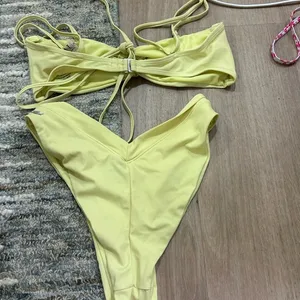 Yellow Bikini Set Size M thumbnail 1