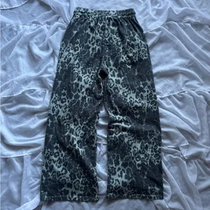 Best Lucky Wide Leg Leopard Print Sweatpants thumbnail 10