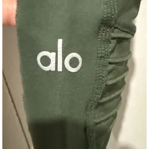 Alo Yoga Womens Full Length Moto High Rise Leggings Pants Sz L Green Mesh Panel thumbnail 3