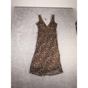 Trina‎ Turk leopard print dress V-neckline silk dress 8 Midi Gathered Waist thumbnail 4