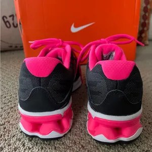 Women's Reax 9 Running Shoes 653612-001 Black/Pink thumbnail 3