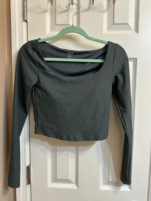 Long Sleeve Old Navy Powersoft Active Crop Top thumbnail 5