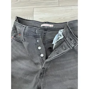 Levis Ribcage Straight Ankle Jeans Gray High Rise Button Fly W26 L27 thumbnail 4