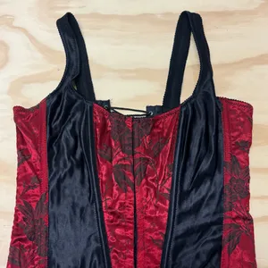 Y2K‎ Vintage Victoria’s Secret Lace Up Floral Corset Top Black Red Medium thumbnail 3