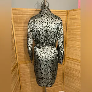 Vintage Disney Store 101 Dalmatians Cruella gray black satin robe woman’s Medium thumbnail 5
