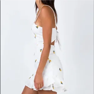 Princess Polly Chamberlain Sunflower Dress Size 4 thumbnail 3