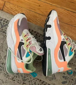 Nike Air Max 270 React SE Shoes thumbnail 2