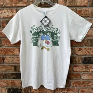 Brisco NEW North Dakota Graphic Tee Knows How To Lick Size Medium thumbnail 4